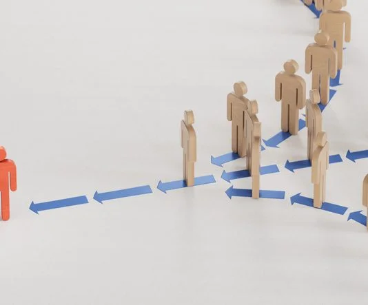 Following the leader.Marketing and communication, Reach vs. Credibility in B2B marketing concept.